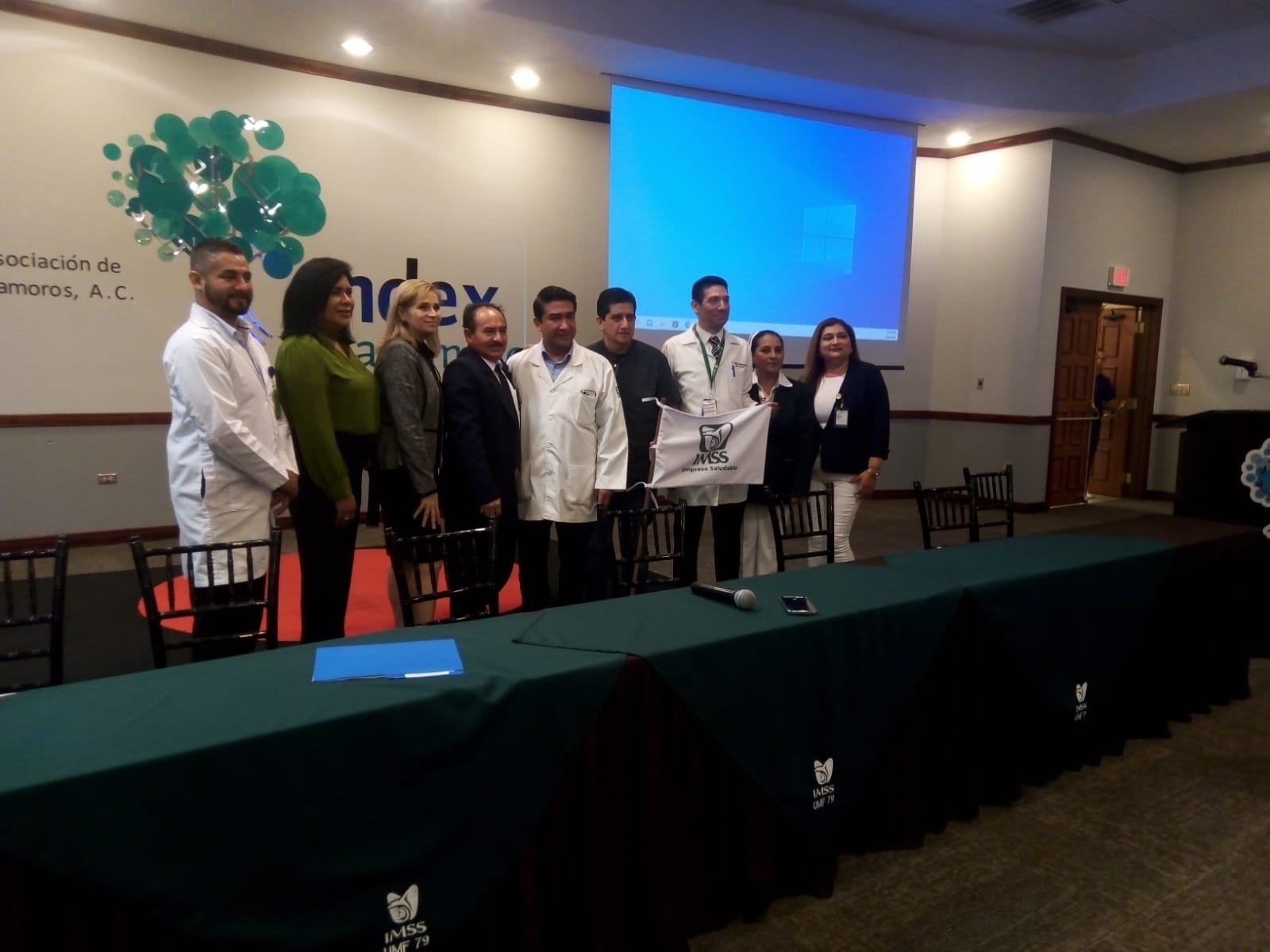 Unidad de Medicina Familia #79 hizo distinción de la Bandera Blanca en las instalaciones de INDEX Matamoros