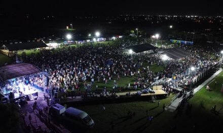 SJOIIM ECHA LA CASA POR LA VENTANA EN UNA GRAN FIESTA EN EL RANCHO CAMPESTRE.