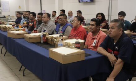 ENTREGA DE BECAS A AGREMIADOS DE TRICO 150