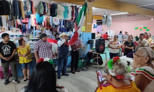 FIESTA MEXICANA CON LOS LOCATARIOS DEL MERCADITO JOAQUIN AMARO