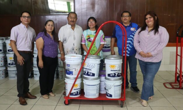 SE ENTREGAN 141 LATAS DE PINTURAS, IMPERMEABILIZANTE Y SELLADO A AGREMIADOS AL SJOIIM